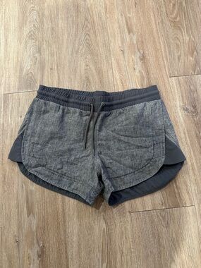 Womens size 6 Athleta shorts never worn